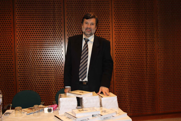 Οι πολιτικές εσωτερικής υποτίμησης διαμορφώνουν μια Ευρώπη δύο ταχυτήτων, με έναν Νότο φθηνής εργασίας που δεν θα μπορεί να συντηρήσει το βιοτικό επίπεδο των ανθρώπων, σημειώνει ο Νίκος Λέανδρος (φωτό: Ευρωκέρδος)