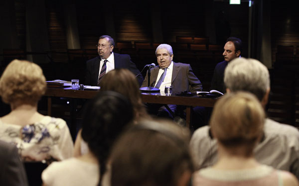 Ο απερχόμενος Πρόεδρος της Κυπριακής Δημοκρατίας, Δημήτρης Χριστόφιας, βάλλεται από την αντιπολίτευση για τις επιλογές του