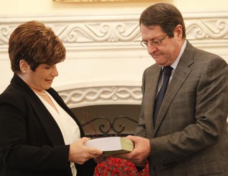 Ο Πρόεδρος της Δημοκρατίας κ. Νίκος Αναστασιάδης δέχεται τη Γενική Ελέγκτρια κα Χρυστάλλα Γιωρκάτζη για επίδοση της Ετήσιας Έκθεσης της Ελεγκτικής Υπηρεσίας, Λευκωσία 13 Δεκεμβρίου 2013. @pio